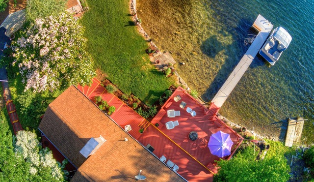 Spectacular waterfront cottage on the most beautiful lake in CT's 'Quiet Corner' in Killingly