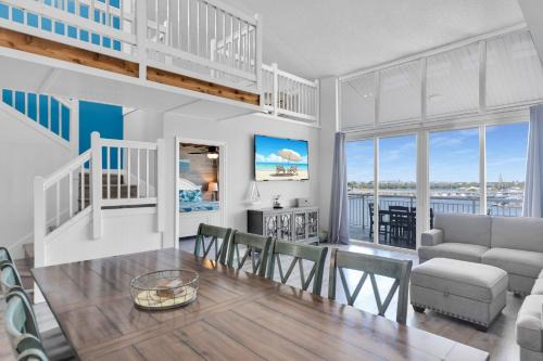 St Thomas - Waterfront Penthouse sleeps 16 w Pool & Boat Dock in Key West