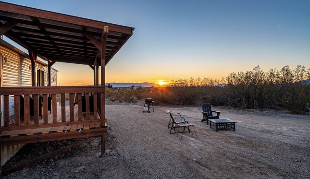 Starry Skies Glamping w/EV Charger, Stargazing, Hiking