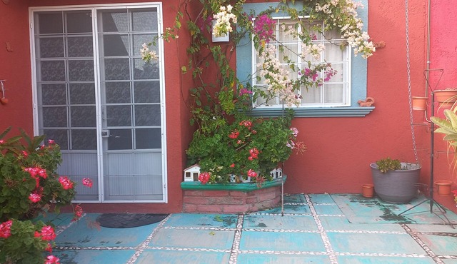 Stay at casa pipis, close to UTEQ, quiet family atmosphere in a private gated community. in Santiago de Querétaro