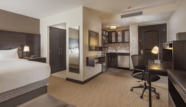 Staybridge Suites Irapuato by IHG