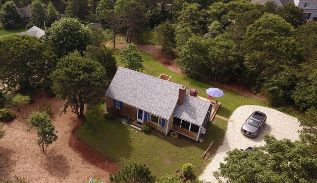 Steps to a private bay beach from this private & Charming Cape! Book this Fall! in Eastham