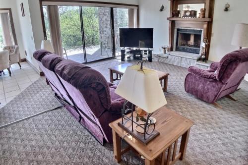 Stone Decks Lodge in Golden