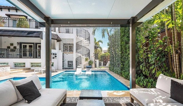 Stunning Florida backyard oasis w/access to a private residences beach in Pompano Beach