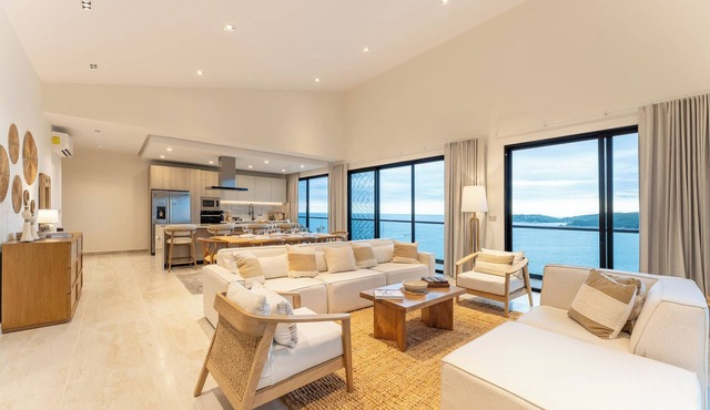 Stunning Oceanview Penthouse at Paradise Cove
