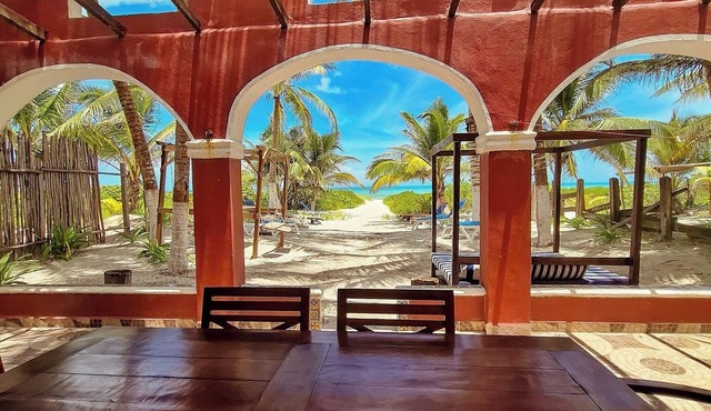 Stunning Penthouse directly in front of the beach. El Cuyo. Mexico. KT