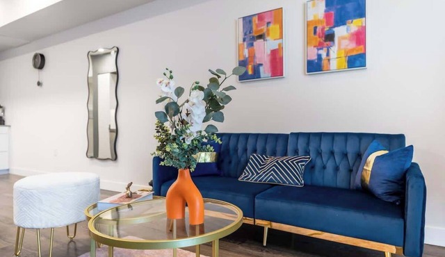 Stylish 1BD Retreat in Hollywood Pool&Free Parking in West Hollywood