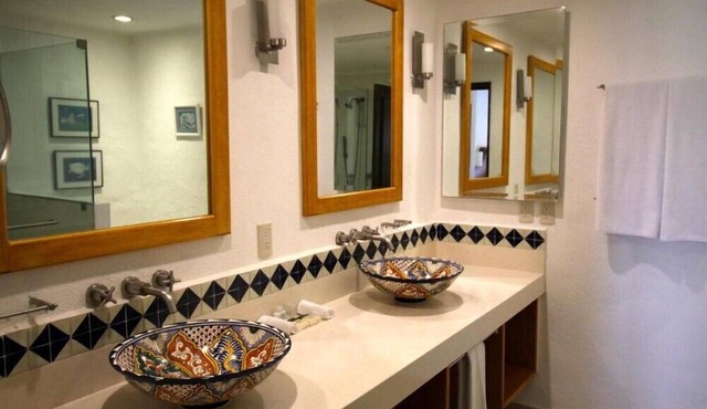 Stylish 1BR Condo with Outdoor Pool in Park Royal Los Tules