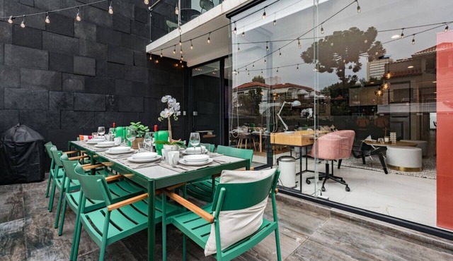 Stylish Polanco Duo Steps from Lincoln Park
