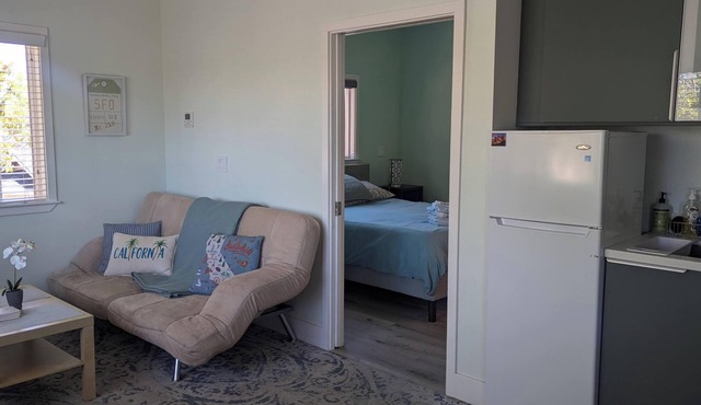 Sun-filled 1-BR private Getaway in Beautiful safe and quiet Neighborhood