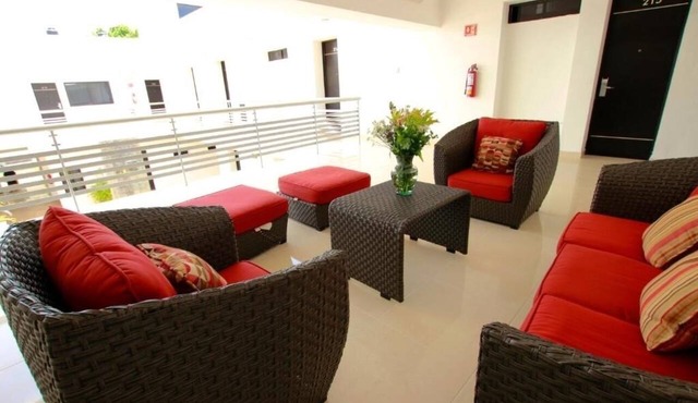 Sun-Soaked Mérida Single Room Stay: Outdoor Pool, Courtyard & Relaxing Comfort