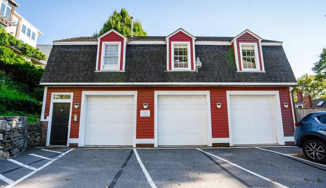 Sunny Studio Loft Next to RISD & Brown w/Parking! in Providence