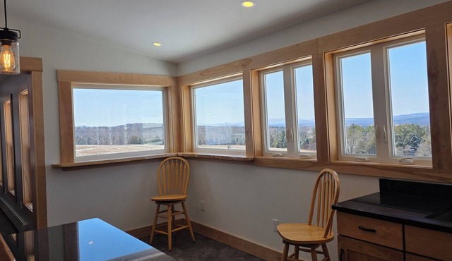 Sunsets Await! Fully renovated farmhouse with green mountain views in Barton