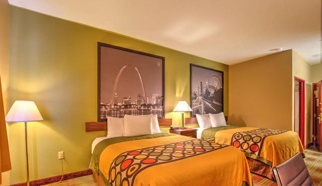 Super 8 by Wyndham Waterloo in Waterloo