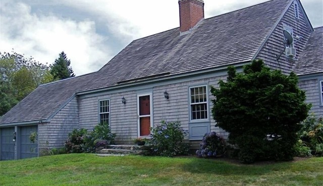 Superb Location on Quiet Laneway. Just lowered June & September rates! in Little Compton