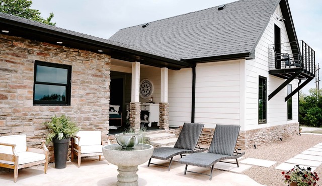 Sycamore Hill Guesthouse in Oklahoma County