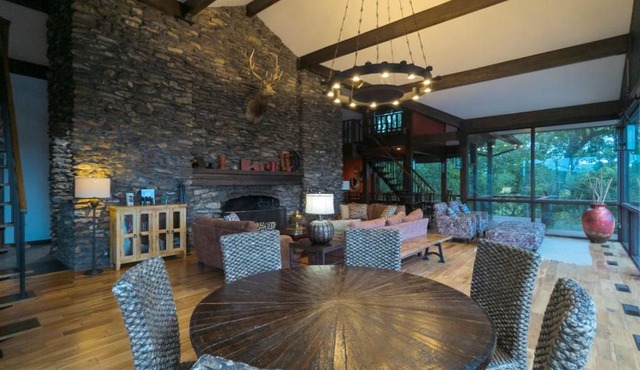 The Deck House Retreat in Eureka Springs