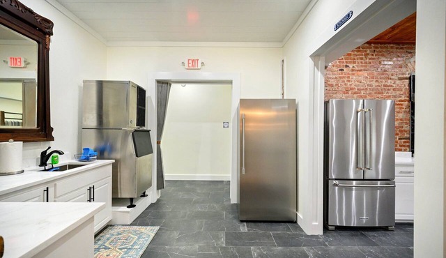 The Dell | Historic Boutique Retreat in the Heart of Downtown Broken Bow in Broken Bow