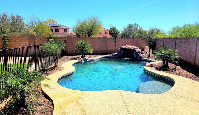 The Oasis in Buckeye AZ with Heated Pool and 28+day stays!