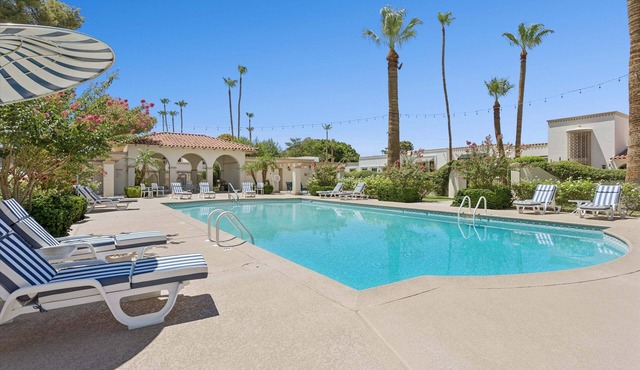 The Paddock Manor | Old Town District