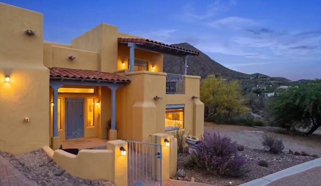 The Saguaro House - Spacious Tucson Getaway - 4 Beds - Mountain Views - Sleeps 8 in Tucson