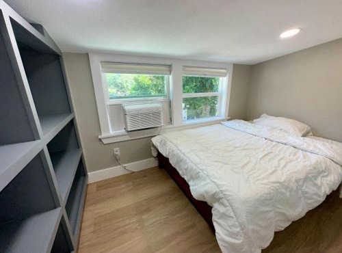 Tiny Private Room #5 in Shared 5BR House with Other Guests in Austin