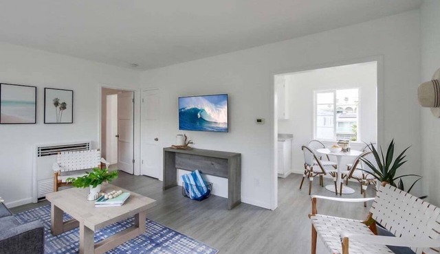 Top Level Unit * Steps to Windansea Beach * Dog Ok in La Jolla