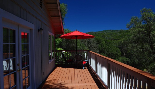 Treeview Villa - Good Dogs Welcome! in Grass Valley