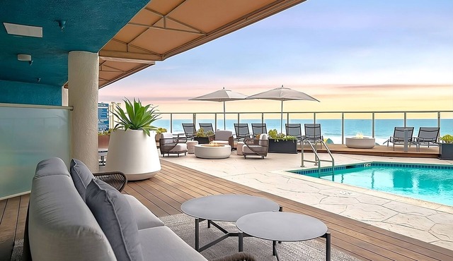 Ultimate Beach Break in Carlsbad! Two Comfortable Units, Yoga Kit, Pool, Sundeck