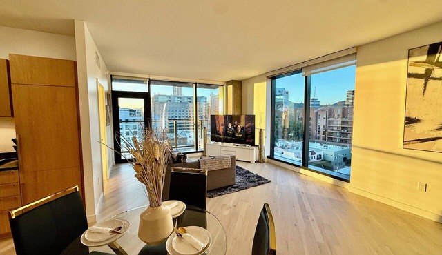 Unique & Spacious Hollywood Walk of Fame Penthouse