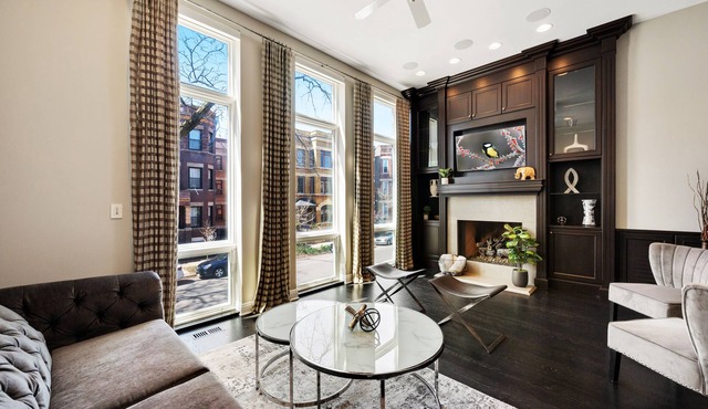 UP-SCALE Wicker Park 4BD/3.5BA HOME (+garage) in Chicago