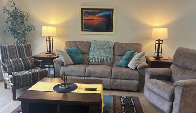 UPGRADED 1ST FLOOR 2 BEDROOM, 2 BATH, FOUNTAIN VIEW, PATIO, STEPS TO POOL & SPA in Mesa