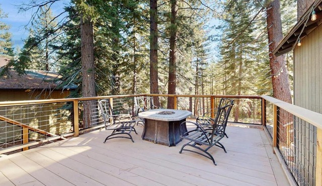 Upgraded alpine retreat close to golf skiing & lakeside fun