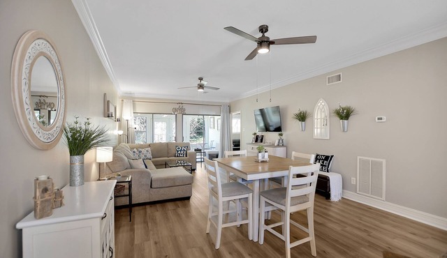 Upscale Escape on Lake Conroe in April Sound! “On Lake Time” 3-2 on First Floor! in Montgomery