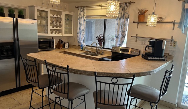 Upscale, Walkout Cozy Casita - Golfing, Casino, Lake, short walk to Restaurants in Fountain Hills