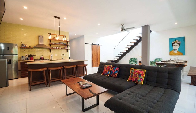 VE: Ideal for Couples and Digital Nomads