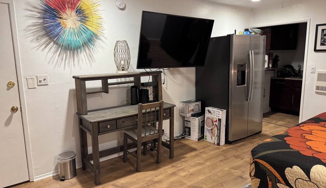Venice Beach Studio Steps from the Ocean & Boardwalk