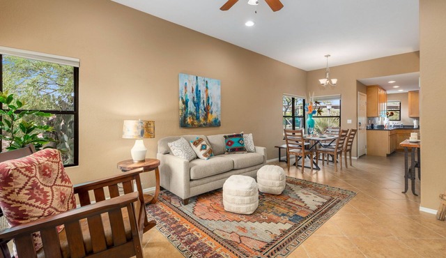 Ventana Canyon 2 bd, 2 ba casita sleeps six. Catalina Mountain view from patio.
