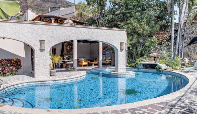 Villa Tortuga- Private Lake-View Hacienda Estate in West Ajijic with Pool Cabana