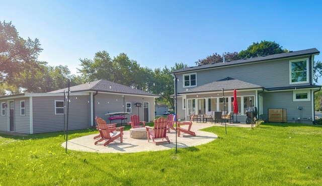 Walk to Beach! McCullom Lake Family Getaway in McHenry
