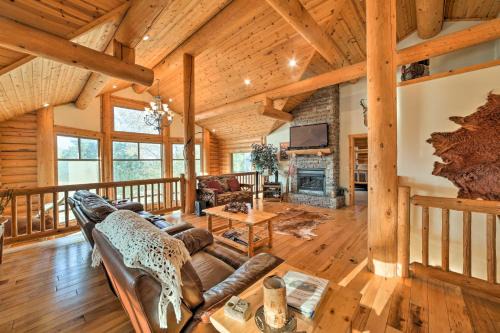 Walk to Table Rock Lake: Spacious Home w/Deck! in Shell Knob