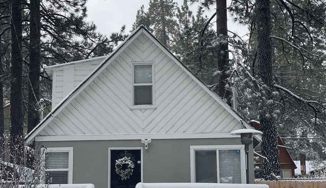 Warm & Cozy Big Bear Mountain Cottage | X-Box, FirePit, Cornhole
