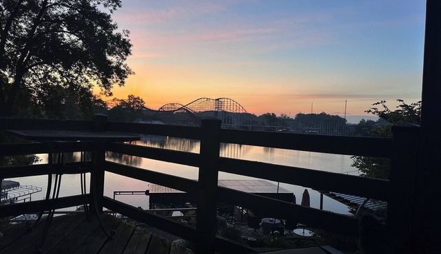 Waterfront 2BR Cottage: Fire Pit, Grill & Dock -Boat Slip Available additional in Monticello