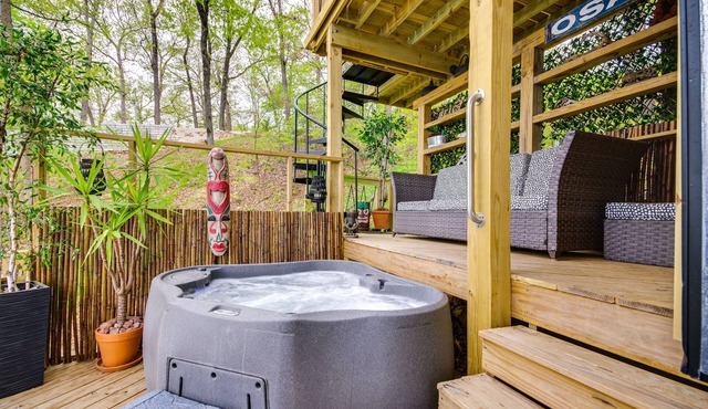 Waterfront Ozarks Home w/Hot Tub, Bar & Dock in Rocky Mount