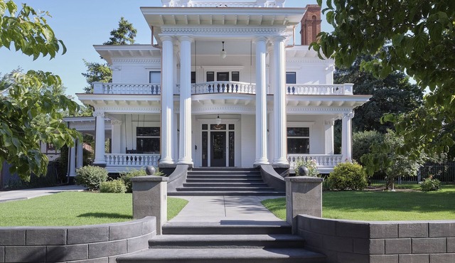 Welcome to Boyer House - Iconic Historic Home Steps from Whitman and Downtown in Walla Walla