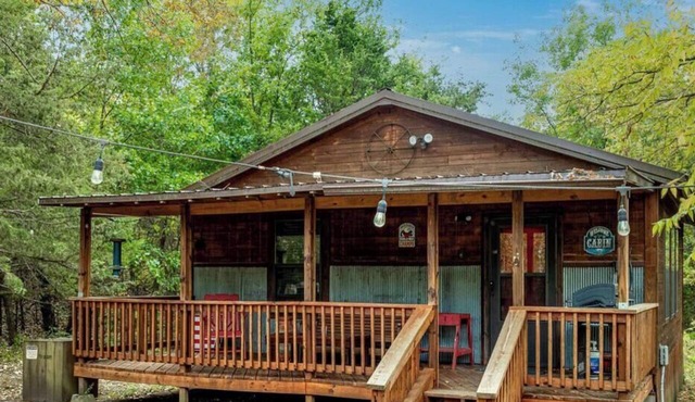 Wonderful Rustic Cabin with Barbecue in Miami, Oklahoma in Miami
