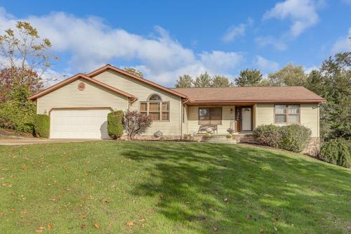 Work & Relax! Spacious Ontario Home w/Pool in Mansfield