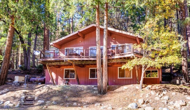 Yosemite's Riverfront Retreat