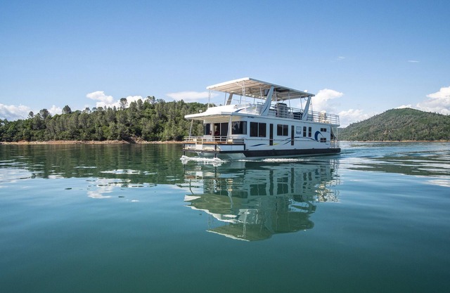Shasta Marina Houseboat 