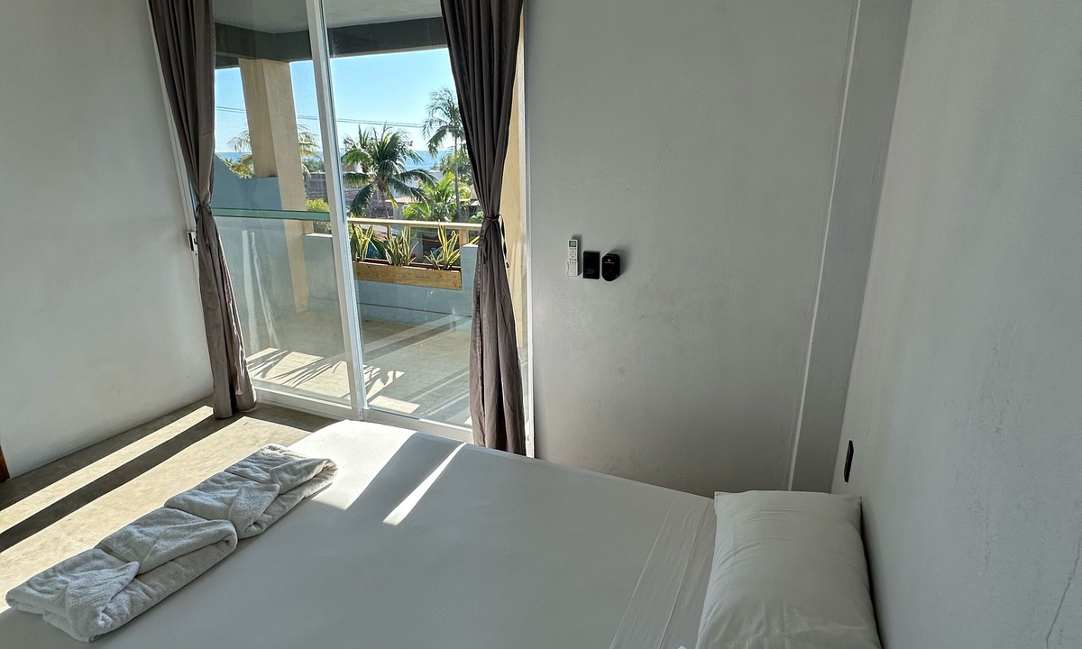 Los Tamarindos Hostel | Straw Hat Surf Hostel